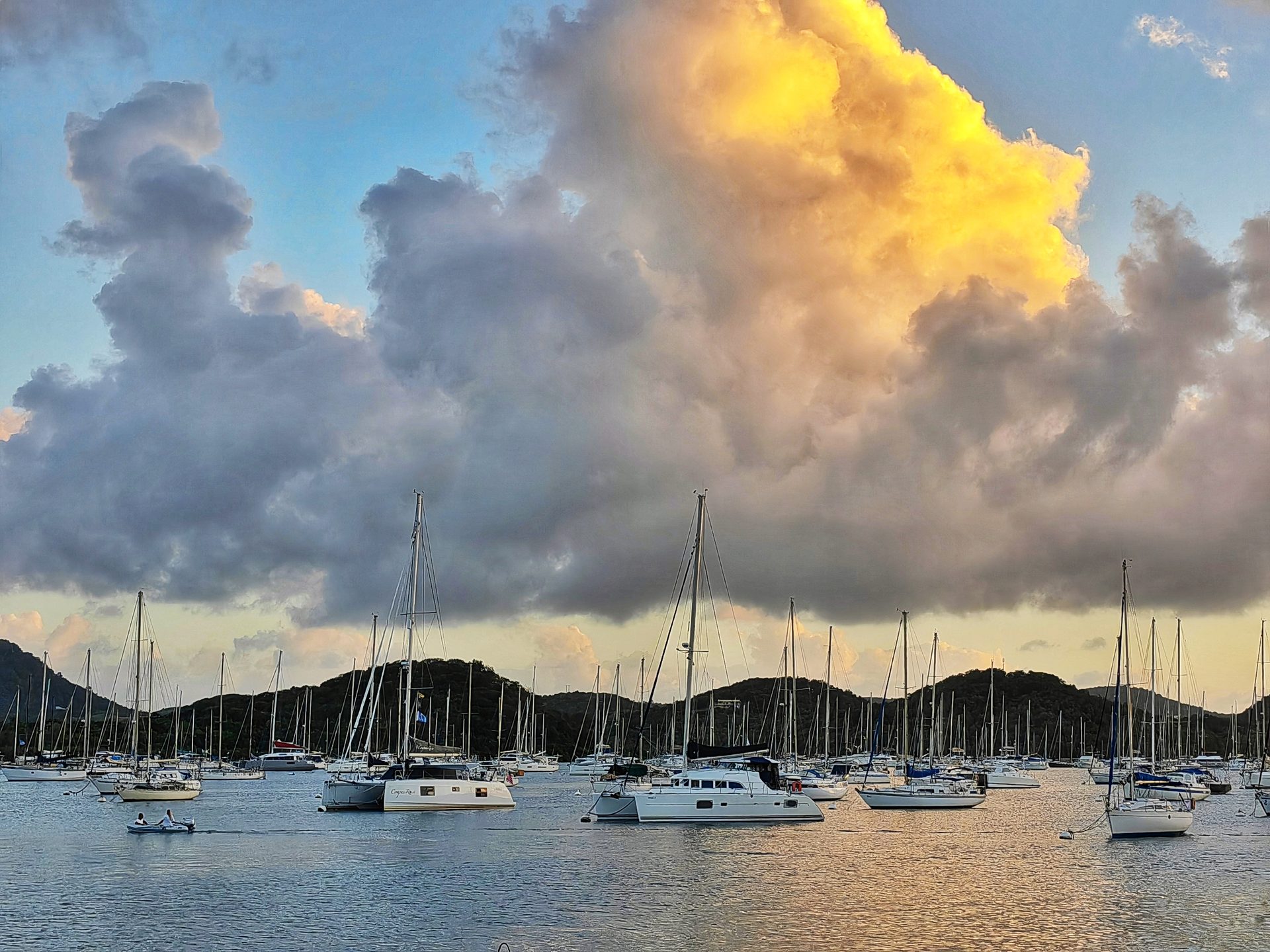 Подветренные острова — цепочка вулканов на краю Карибской плиты